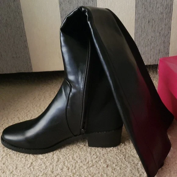 Thigh high Boots - Picture 1 of 4